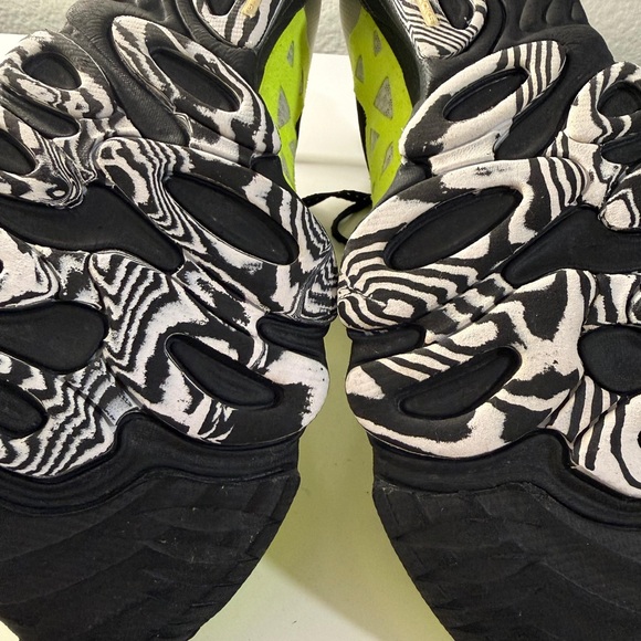 Brooks Vibrant Yellow and Black Athletic Shoes - Picture 4 of 8